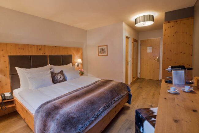 These unpretentious 19 m2 rooms have the style and comfort we guarantee in all our accommodation. All they’re missing is the balcony. They are outfitted with the standard amenities you would expect for a double room...